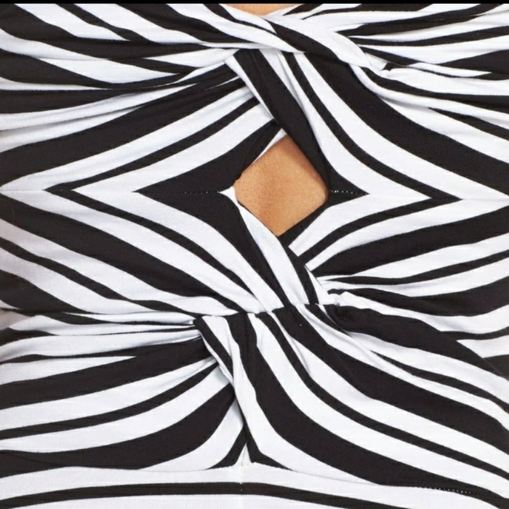 FELICITY and Cocoa Black and White Stripped Dress. - Picture 5 of 16